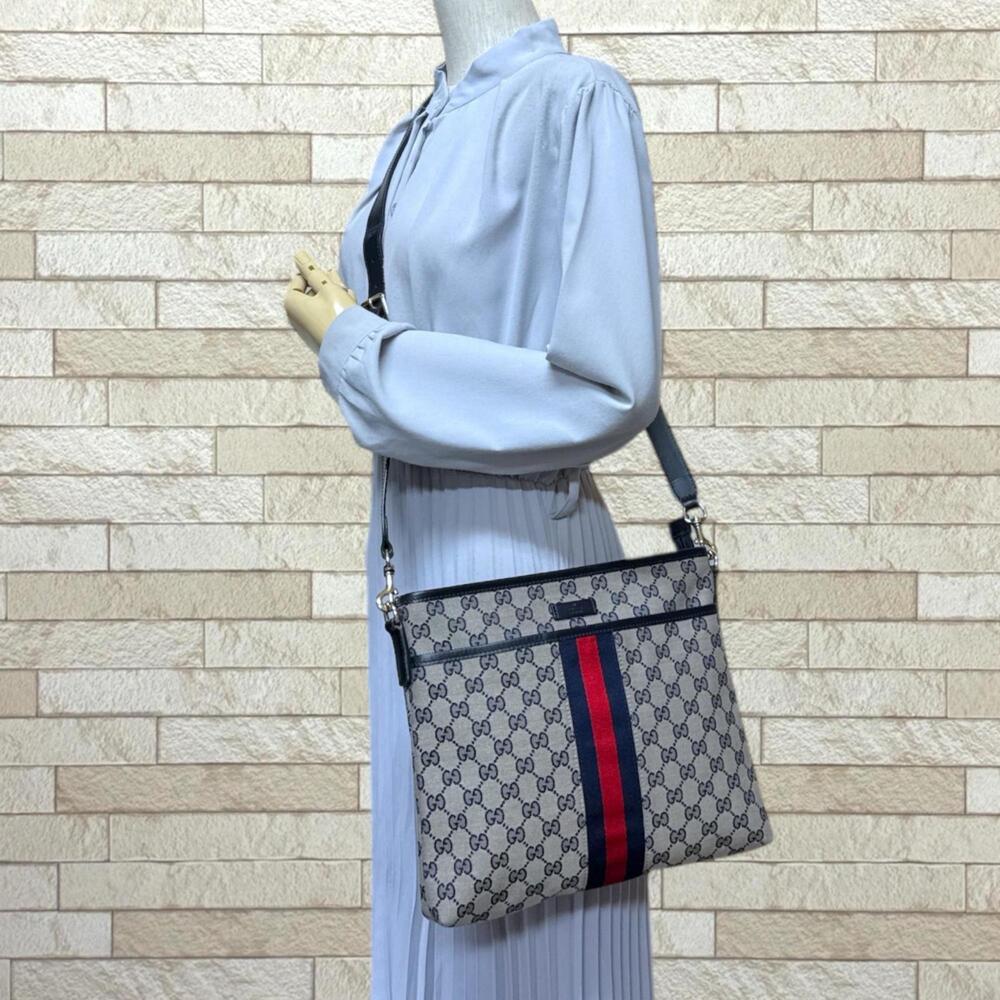 GUCCI Authentic Cream Canvas Shoulder Bag - Picture 2 of 11